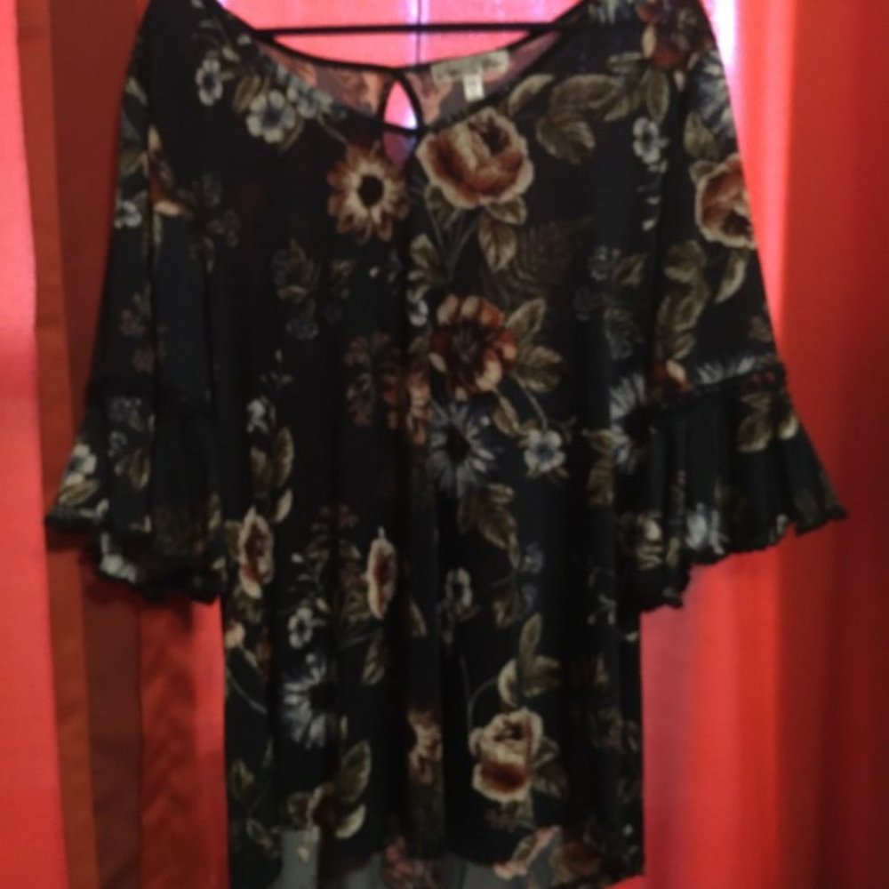 Women's blouse nave blue w/bell sleeves 1X